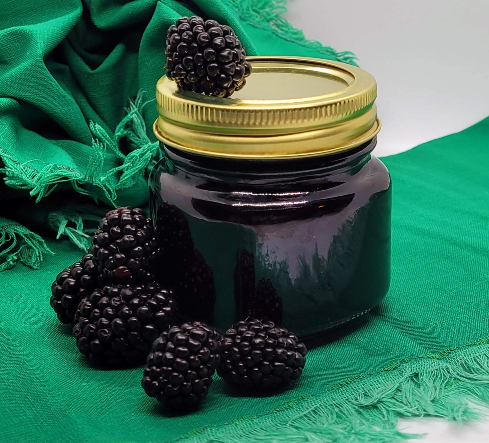 blackberry-seedless-jam-8-oz-jar